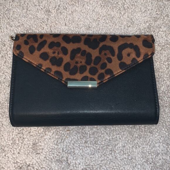 Save The Girls Leopard Black Chic Purse with Easy Cell Phone Touch Access NEW - Picture 7 of 7